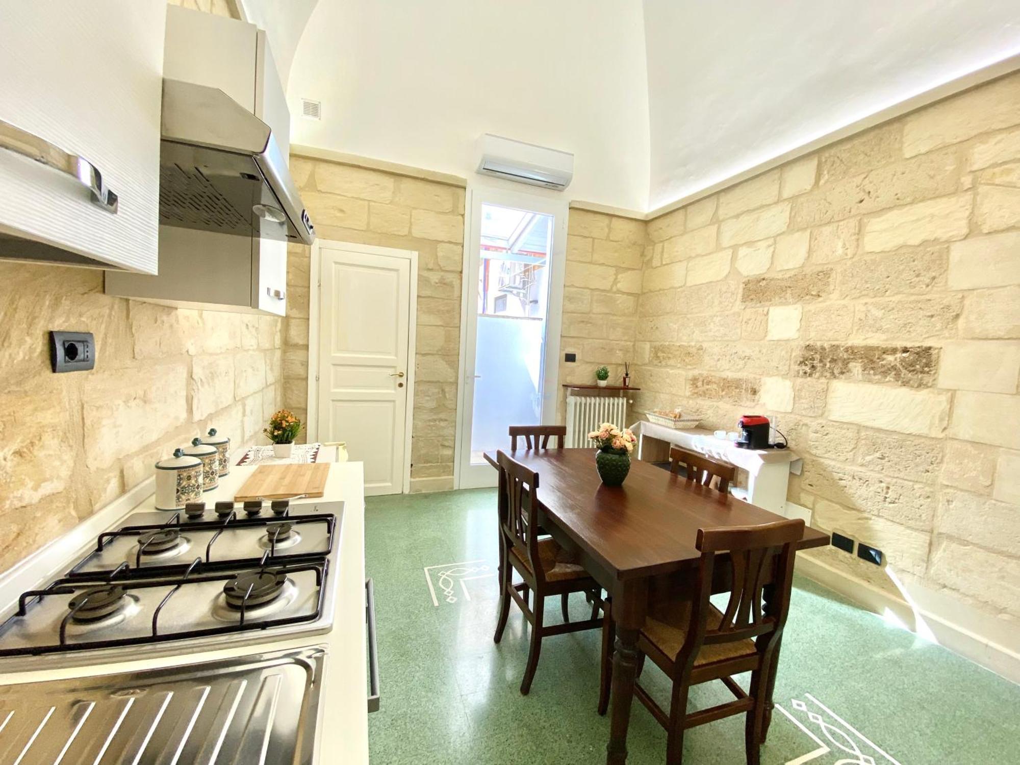 Ferienwohnung Vohis Luxury House - Fast Wi-Fi & Easy Parking Lecce Exterior foto