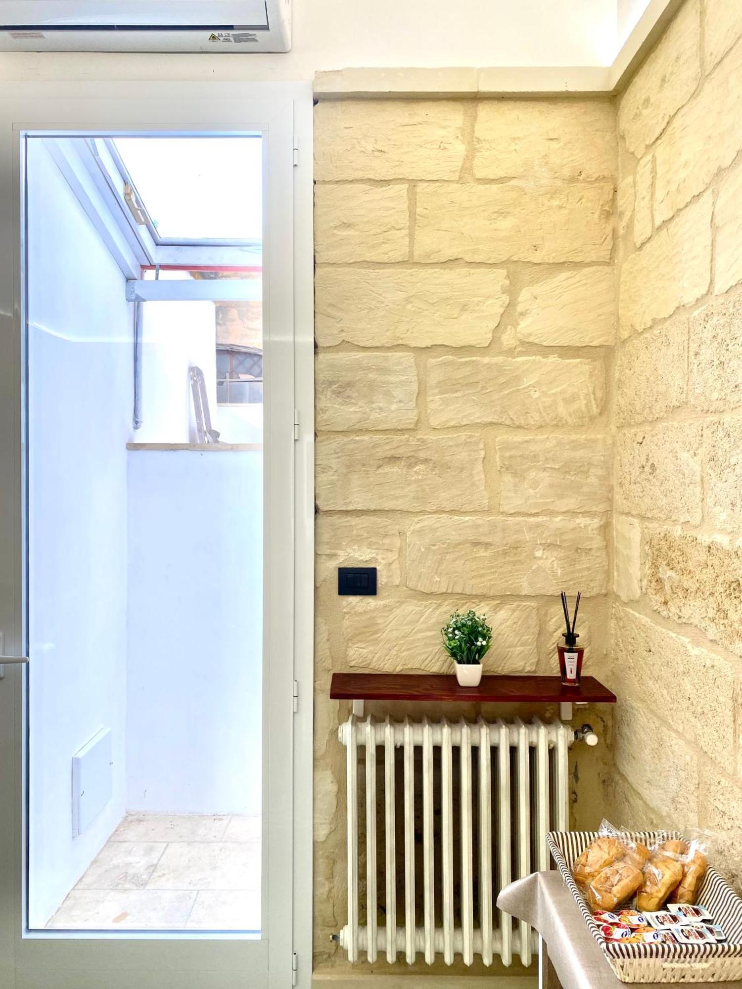 Ferienwohnung Vohis Luxury House - Fast Wi-Fi & Easy Parking Lecce Exterior foto