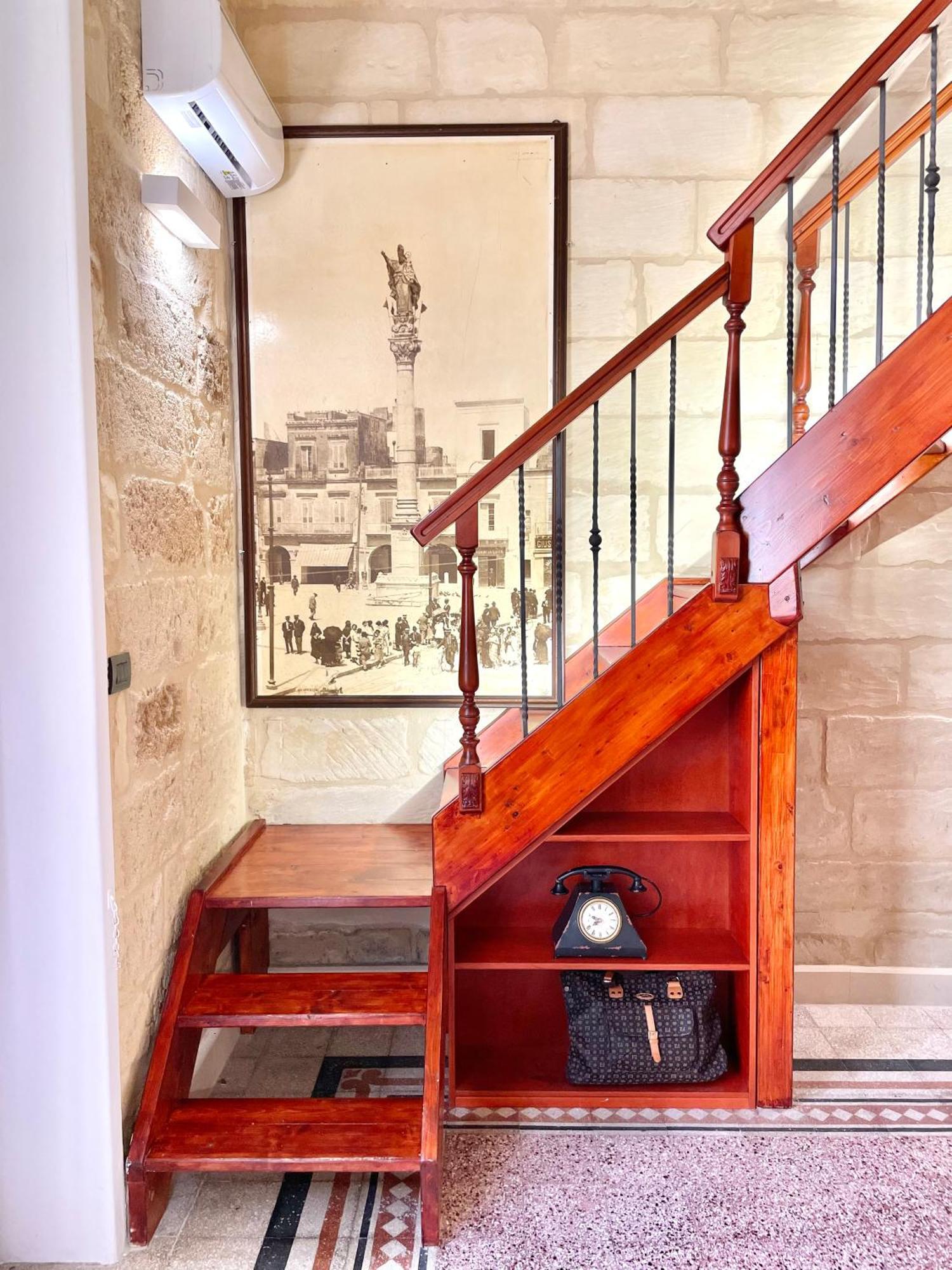 Ferienwohnung Vohis Luxury House - Fast Wi-Fi & Easy Parking Lecce Exterior foto