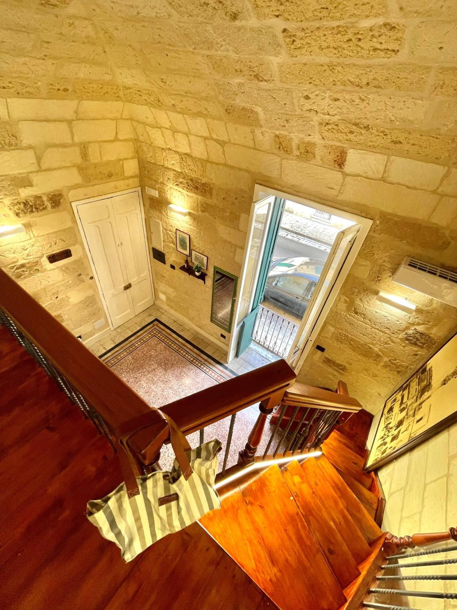 Ferienwohnung Vohis Luxury House - Fast Wi-Fi & Easy Parking Lecce Exterior foto